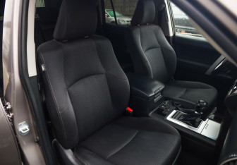 Подержанный автомобиль Toyota Land Cruiser Prado 2020 года (25 фото)