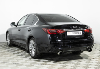 Подержанный автомобиль Infiniti Q50 2017 года (7 фото)