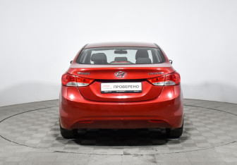 Подержанный автомобиль Hyundai Elantra Sedan 2012 года (6 фото)