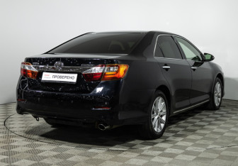 Подержанный автомобиль Toyota Camry Sedan 2012 года (5 фото)