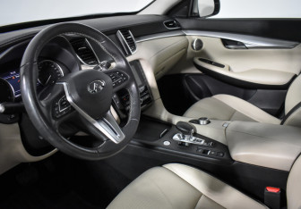 Подержанный автомобиль Infiniti QX50 2019 года (9 фото)