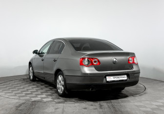 Подержанный автомобиль Volkswagen Passat Sedan 2006 года (7 фото)