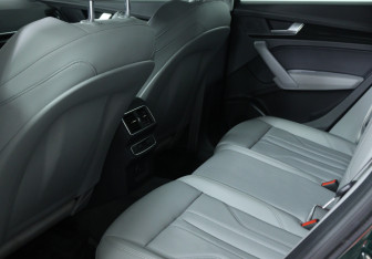 Подержанный автомобиль Audi Q5 2018 года (16 фото)