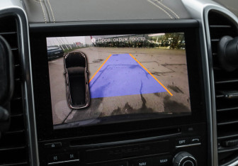 Подержанный автомобиль Porsche Cayenne 2017 года (20 фото)