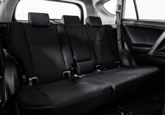 Подержанный автомобиль Toyota RAV4 2016 года (18 фото)