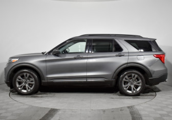 Подержанный автомобиль Ford Explorer 2021 года (8 фото)