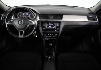 Подержанный автомобиль Skoda Rapid Liftback 2016 года (9 фото)