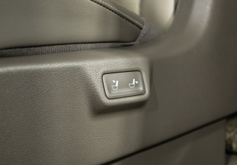 Подержанный автомобиль Kia Carnival 2021 года (33 фото)