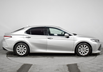 Подержанный автомобиль Toyota Camry Sedan 2018 года (4 фото)