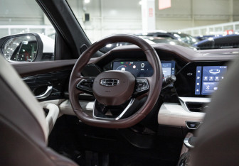 Подержанный автомобиль Geely Monjaro 2023 года (14 фото)