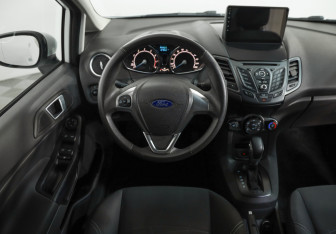Подержанный автомобиль Ford Fiesta Sedan 2015 года (10 фото)
