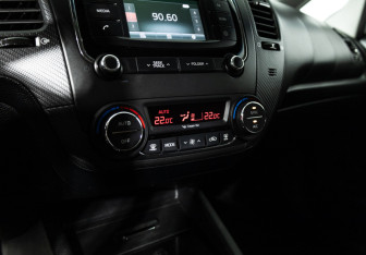 Подержанный автомобиль Kia Cerato Sedan 2017 года (16 фото)