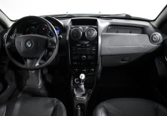 Подержанный автомобиль Renault Duster 2016 года (14 фото)