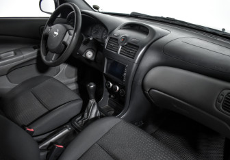 Подержанный автомобиль Nissan Almera Classic 2008 года (12 фото)