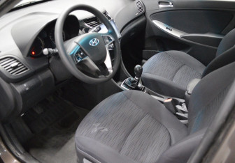 Подержанный автомобиль Hyundai Solaris Sedan 2015 года (10 фото)