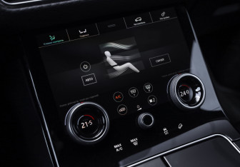 Подержанный автомобиль Land Rover Range Rover Velar 2017 года (22 фото)
