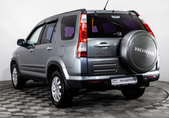 Подержанный автомобиль Honda CR-V 2005 года (7 фото)