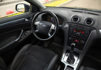 Подержанный автомобиль Ford Mondeo Sedan 2014 года (10 фото)