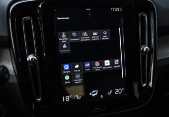 Подержанный автомобиль Volvo XC40 2021 года (19 фото)