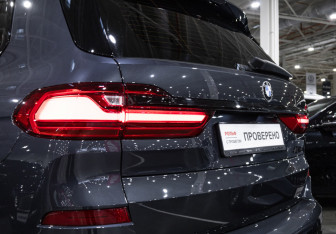 Подержанный автомобиль BMW X7 2020 года (14 фото)