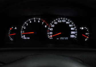 Подержанный автомобиль Toyota Corolla Hatchback 2006 года (15 фото)