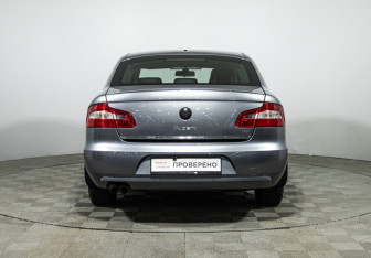 Подержанный автомобиль Skoda Superb Liftback 2011 года (6 фото)