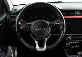Подержанный автомобиль Kia Rio Hatchback 2021 года (20 фото)