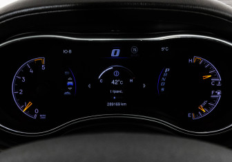 Подержанный автомобиль Jeep Grand Cherokee 2013 года (29 фото)