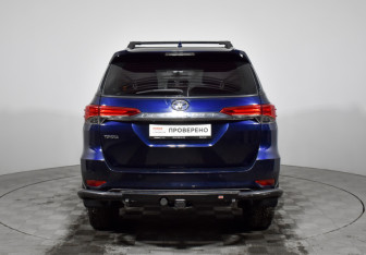 Подержанный автомобиль Toyota Fortuner 2021 года (6 фото)