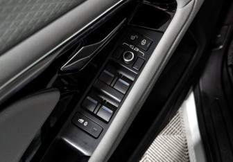 Подержанный автомобиль Land Rover Range Rover Evoque 2019 года (10 фото)