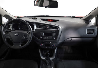 Подержанный автомобиль Kia Ceed Hatchback 2016 года (9 фото)