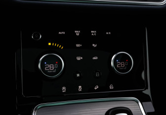 Подержанный автомобиль Land Rover Range Rover Evoque 2020 года (20 фото)