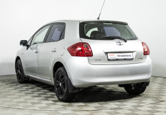 Подержанный автомобиль Toyota Auris Hatchback 2007 года (7 фото)