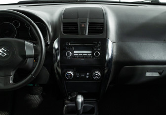 Подержанный автомобиль Suzuki SX4 Hatchback 2012 года (14 фото)