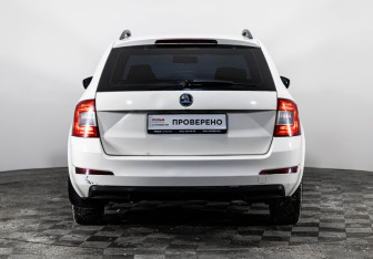 Подержанный автомобиль Skoda Octavia Wagon 2014 года (6 фото)