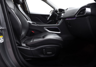 Подержанный автомобиль Jaguar F-Pace 2020 года (25 фото)