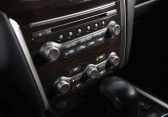 Подержанный автомобиль Nissan Pathfinder 2015 года (13 фото)