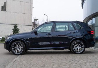 Новый BMW X5 2025 (5 фото)