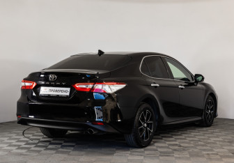 Подержанный автомобиль Toyota Camry Sedan 2019 года (5 фото)