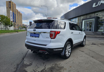 Подержанный автомобиль Ford Explorer 2018 года (4 фото)