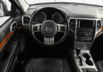 Подержанный автомобиль Jeep Grand Cherokee 2012 года (11 фото)