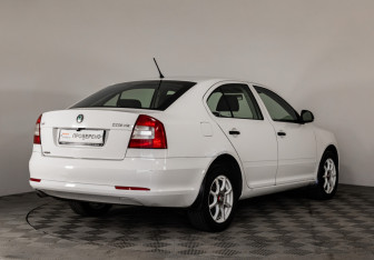 Подержанный автомобиль Skoda Octavia Liftback 2011 года (5 фото)