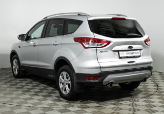 Подержанный автомобиль Ford Kuga 2013 года (7 фото)