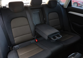 Подержанный автомобиль Audi Q3 2012 года (23 фото)