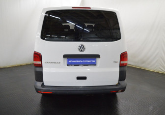 Подержанный автомобиль Volkswagen Caravelle 2013 года (5 фото)