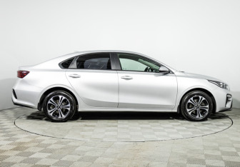 Подержанный автомобиль Kia Cerato Sedan 2019 года (4 фото)