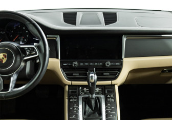 Подержанный автомобиль Porsche Macan 2021 года (14 фото)