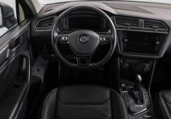 Подержанный автомобиль Volkswagen Tiguan 2019 года (10 фото)