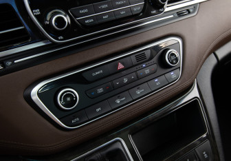 Подержанный автомобиль Hyundai Grand Starex 2020 года (16 фото)
