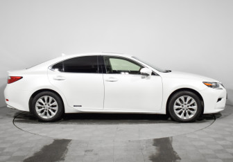 Подержанный автомобиль Lexus ES 2013 года (4 фото)
